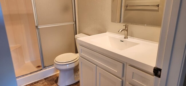 Building Photo - Great location!!!  3 bed 2 1/2 bath town h...