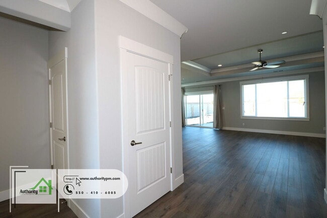 Building Photo - 2879 Calaveras Ct