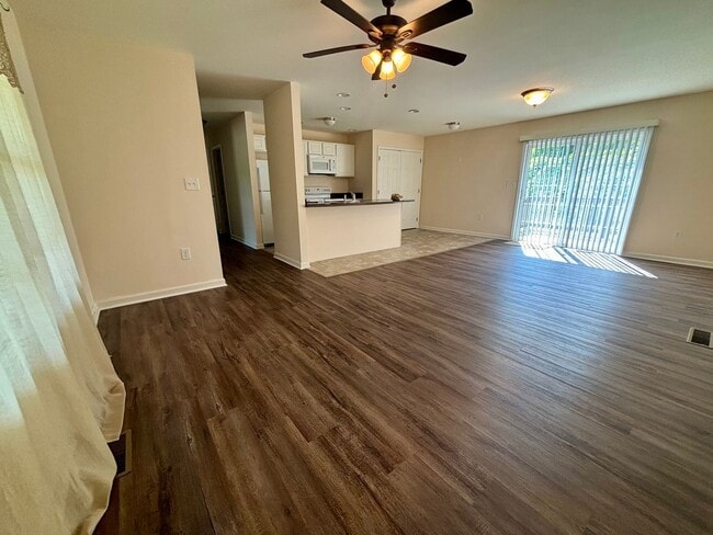 Building Photo - Cozy Rental Waiting For You!!