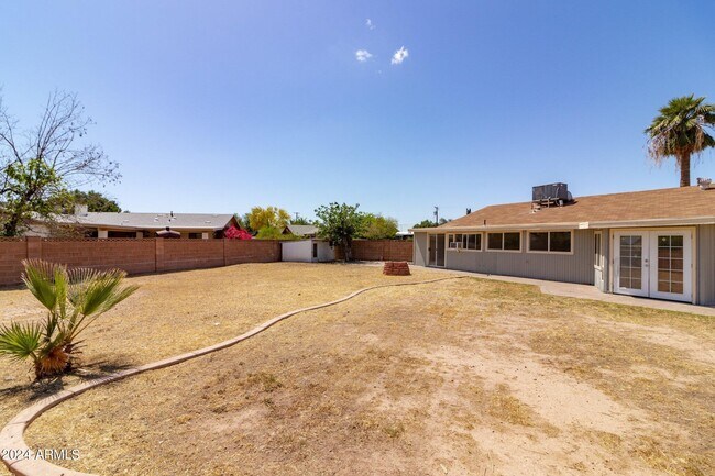 Building Photo - 40 E Balboa Dr