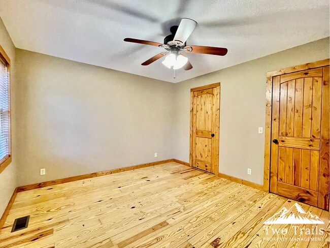 Building Photo - 3 BED/2 BATH CABIN NEAR OSCEOLA LAKE