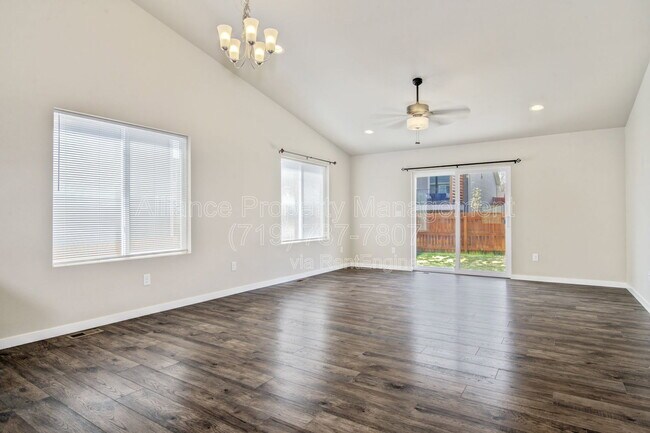 Building Photo - 2662 Shawnee Dr