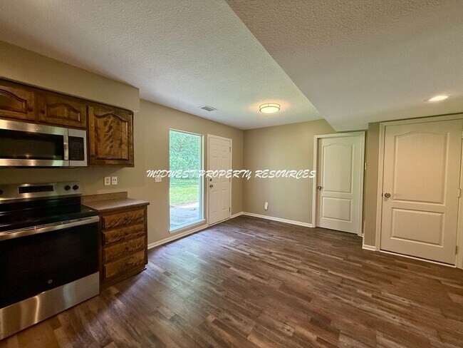 Building Photo - 2 Story Freshly Updated Duplex in Raytown