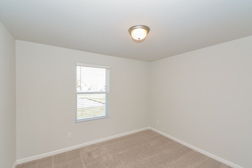 Building Photo - 545 Samuel Lee Ln