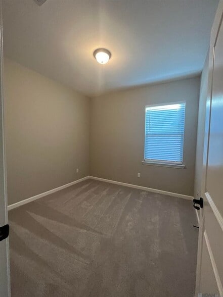 Building Photo - 205 River Mill Dr