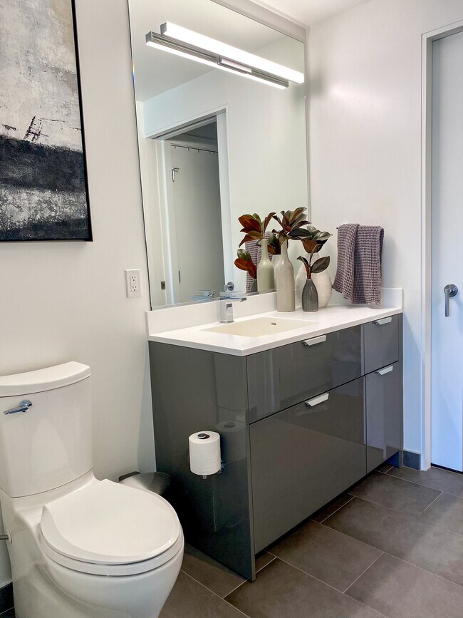 Building Photo - 1000 3rd St