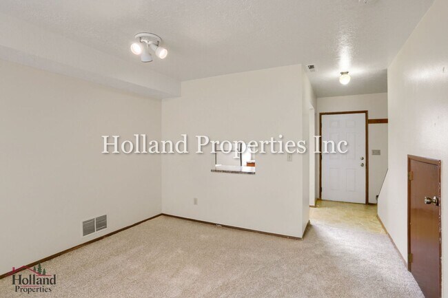 Building Photo - 1717/1719 Springbrook Way