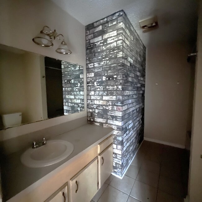 Building Photo - 161 Pinehill Mnr