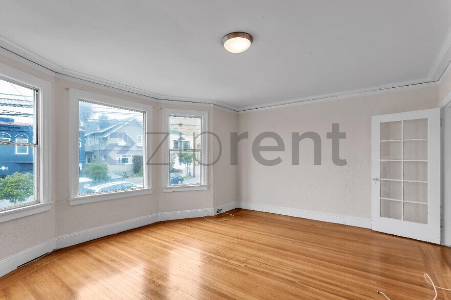 Building Photo - Unit