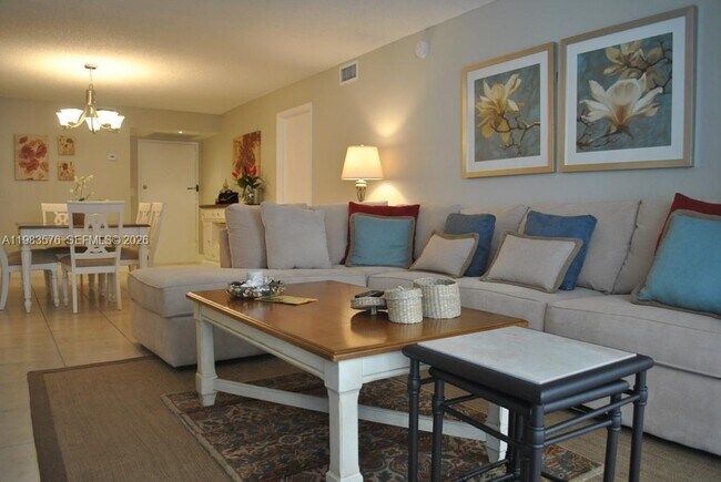 Building Photo - 6039 Collins Ave