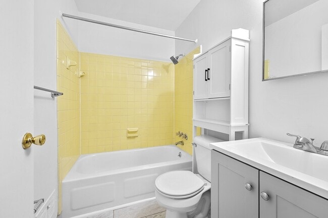 Building Photo - 38198 Hixford Pl