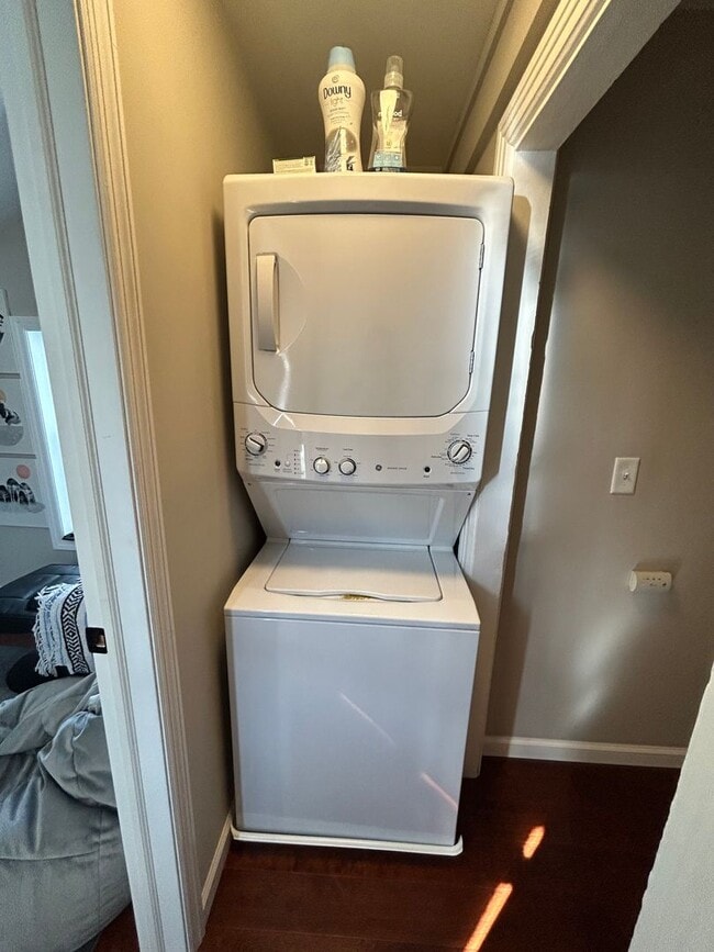 Building Photo - Now Leasing - Beautiful 3-bedroom, 1.5-bat...