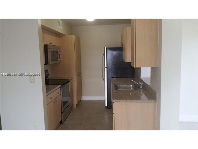 Building Photo - 300 NE 191st St