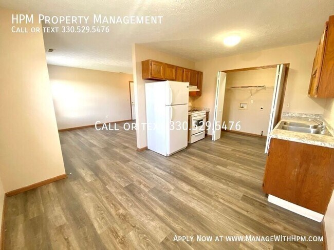 Building Photo - 2525 Zircon St NE