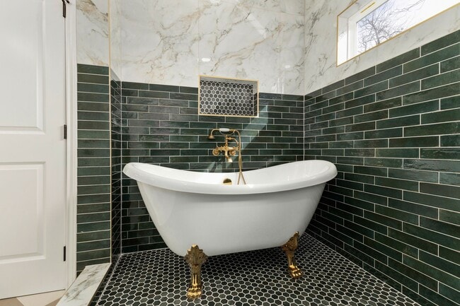 Building Photo - 102 E Val Verde St