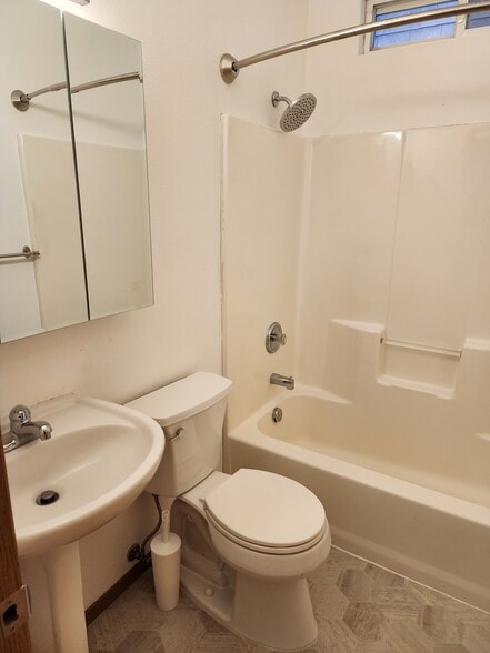 Hall Bath - 707 NE Tillamook St