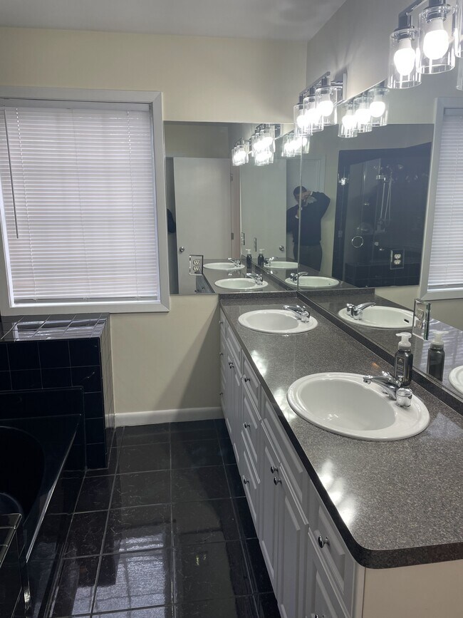 Building Photo - 11080 Kimball Crest Dr