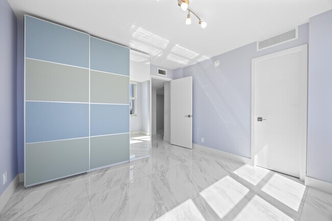 Building Photo - 137 Golden Isles Dr