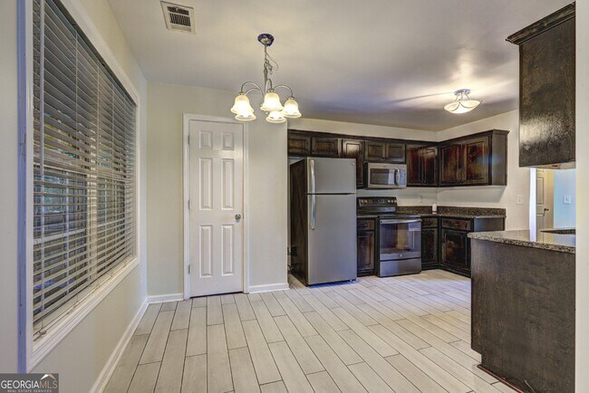 Building Photo - 1553 Ravens Run