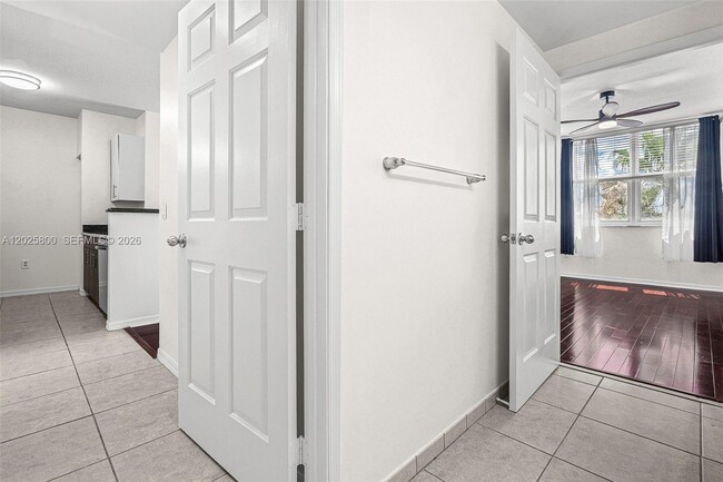 Building Photo - 2421 NE 65th St