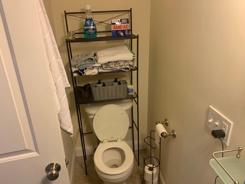 Building Photo - 1867 Beacon St