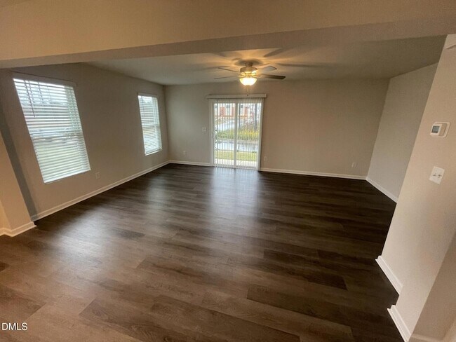 Building Photo - 1089 Peony Ln