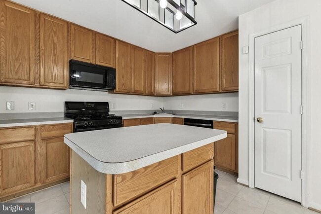 Building Photo - 12099 Wallower Way