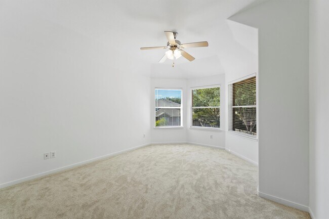 Building Photo - 26422 Creston Woods Dr