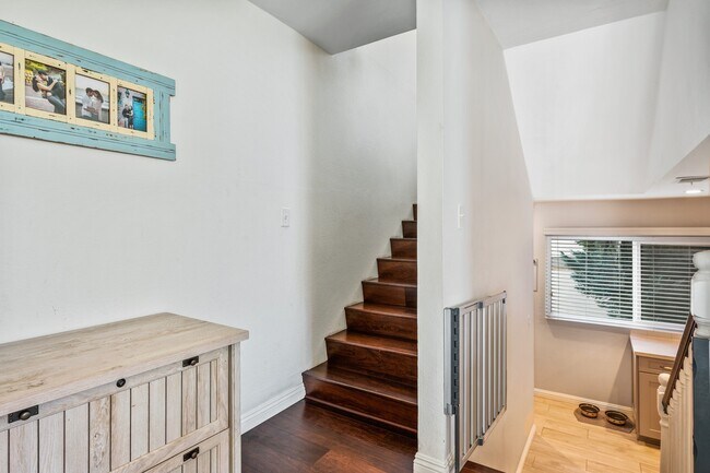 Building Photo - 1911 Mathews Ave