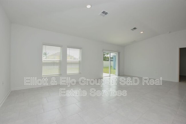 Building Photo - 856 Timberland Dr