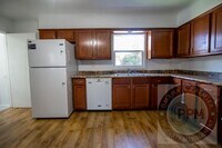 Building Photo - Charming 3+ Bedroom / 2 Bathroom Home | Ne...