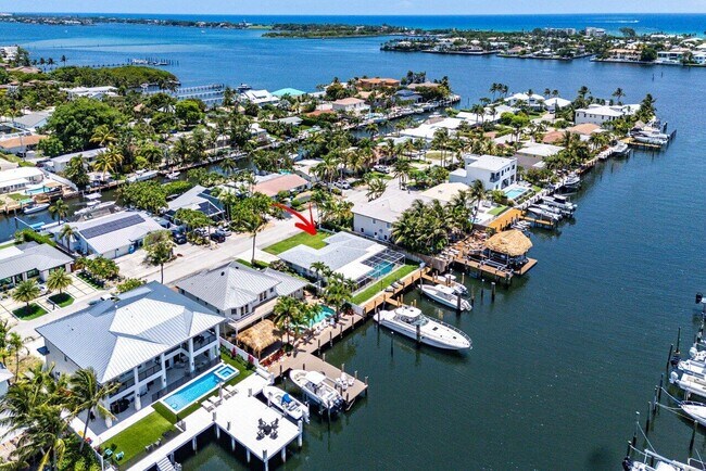 Building Photo - 718 Shore Dr
