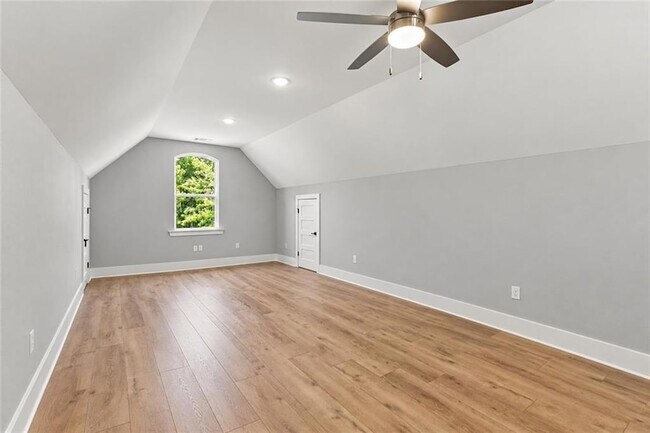 Building Photo - 501 N Corniche Du Lac