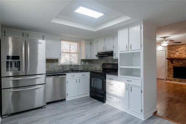 Building Photo - 3599 Lower Roswell Rd