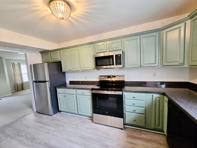 Building Photo - Spacious, Stylish, and Full of Charm – 3 bedroom home in Lexington | $1,900/mo