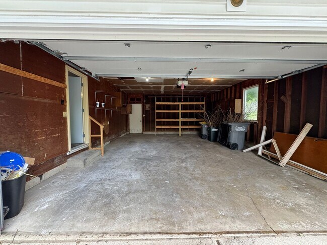 Building Photo - 3025 Greenbrier Ave