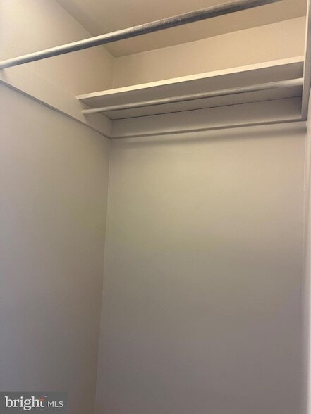 Building Photo - 100 S Park St