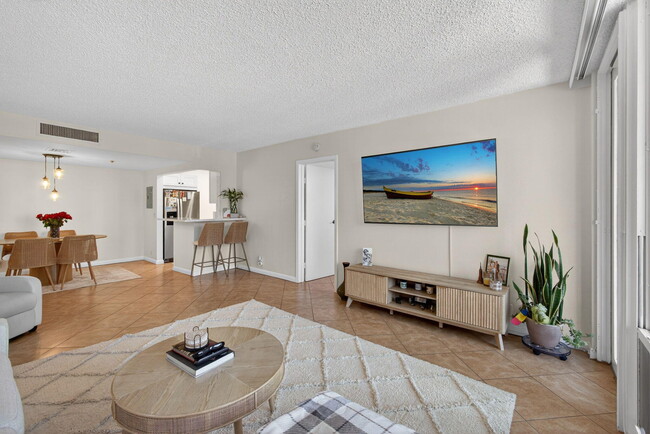 Building Photo - 336 Golfview Rd