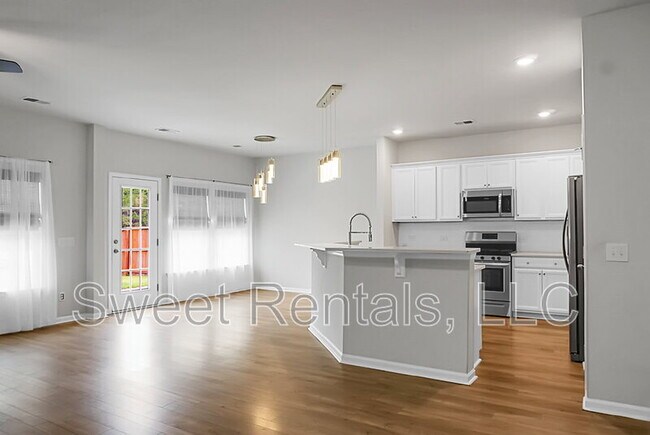 Building Photo - 210 Daniels Creek Cir