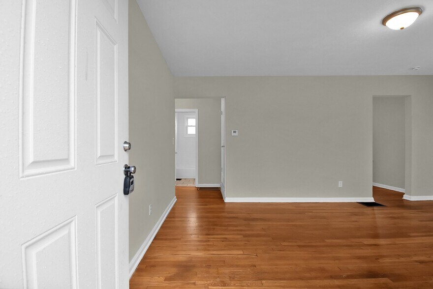 Building Photo - 2566 Atwood Ter