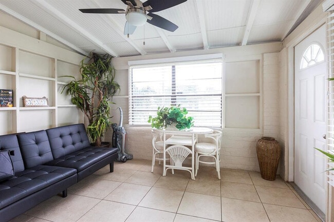 Building Photo - 332 S Swinton Ave