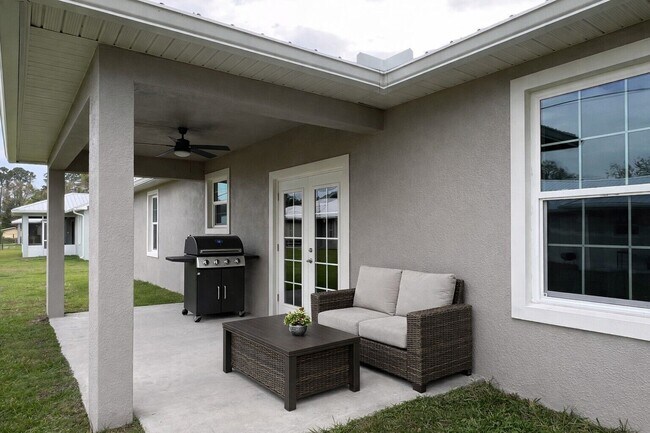 Building Photo - 526 SE 30th St