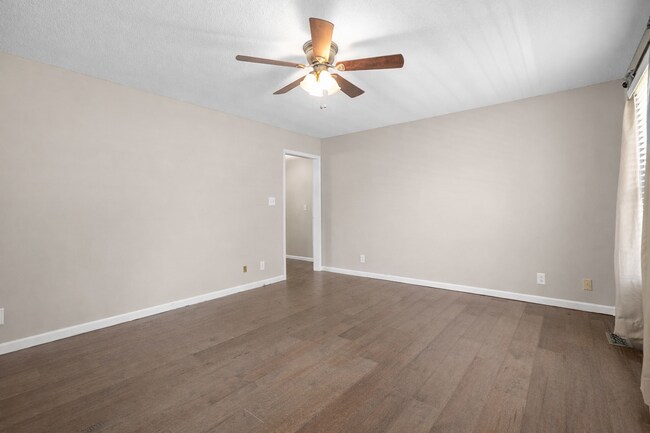 Building Photo - Pet Friendly Three Bedroom with Basement!
