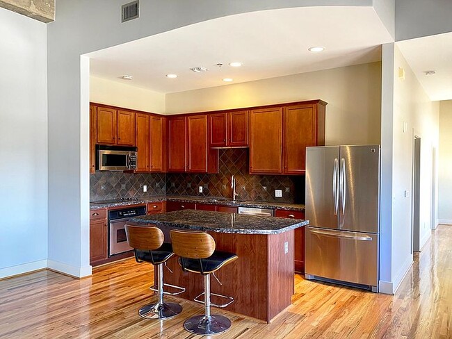 Kitchen - 2700 Albany St