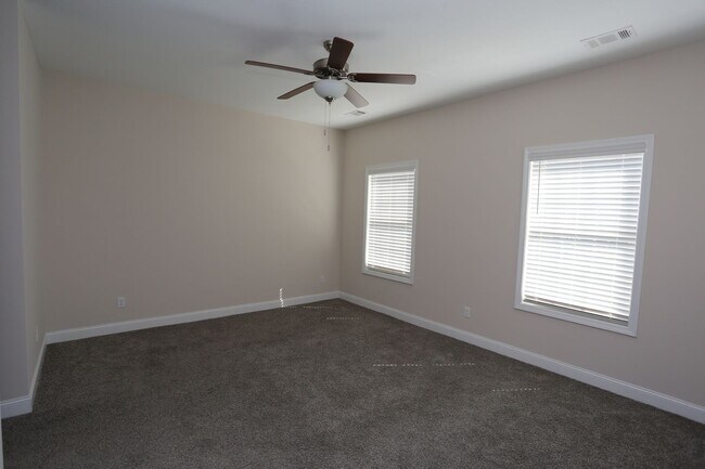 Building Photo - 3 Bedroom Brick House in SEB School District Available NOW