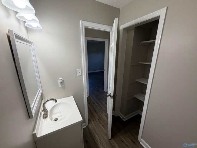 Building Photo - 117 Lucille Dr SW