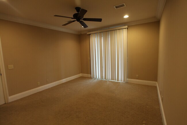 Building Photo - Downtown Auburn Luxury Living – Steps from...