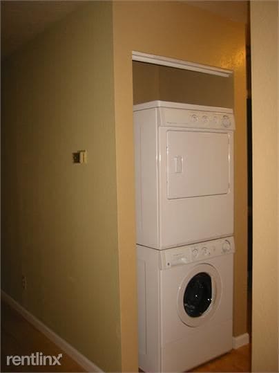 Building Photo - 818 Carrier Creek Blvd NE