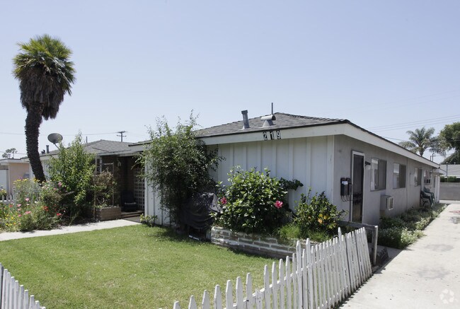Primary Photo - 219 S Acacia Ave