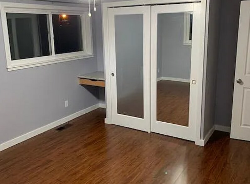 Bedroom w/desk - 13234 SE 261st St